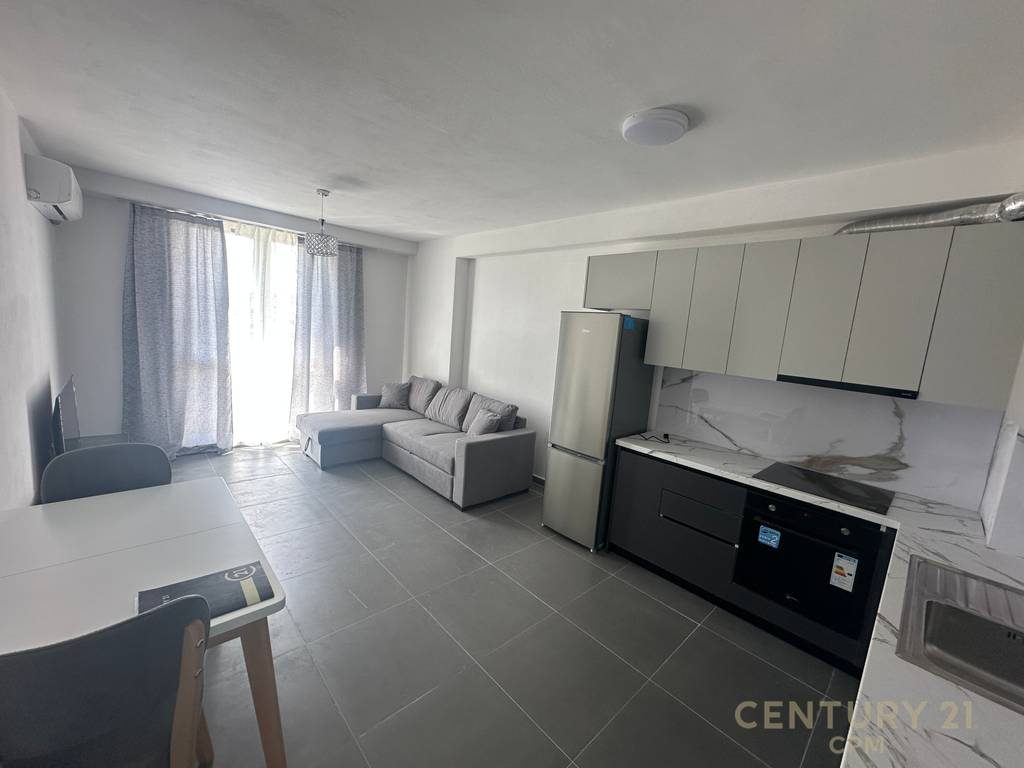 Apartament 3+1 Me Qira Rruga 5 Maji