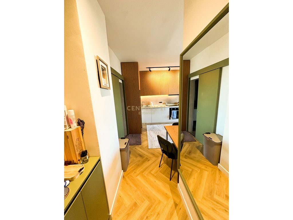Kompleksi Grand, Tregu Elektrik - Shitet 1+1 59m2 + 10m2 Verande