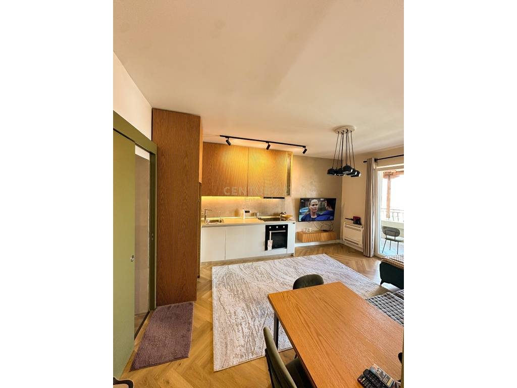 Kompleksi Grand, Tregu Elektrik - Shitet 1+1 59m2 + 10m2 Verande