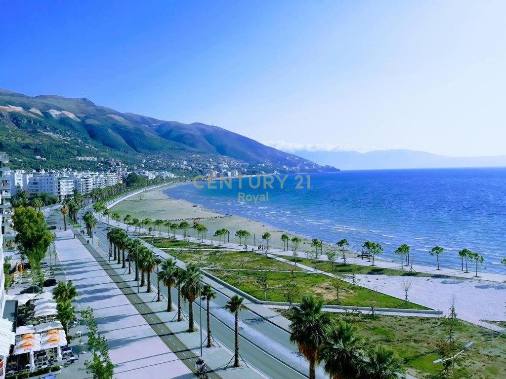 Shitet Apartament 1+1 në Lungomare, Vlorë – Me Pamje nga Deti