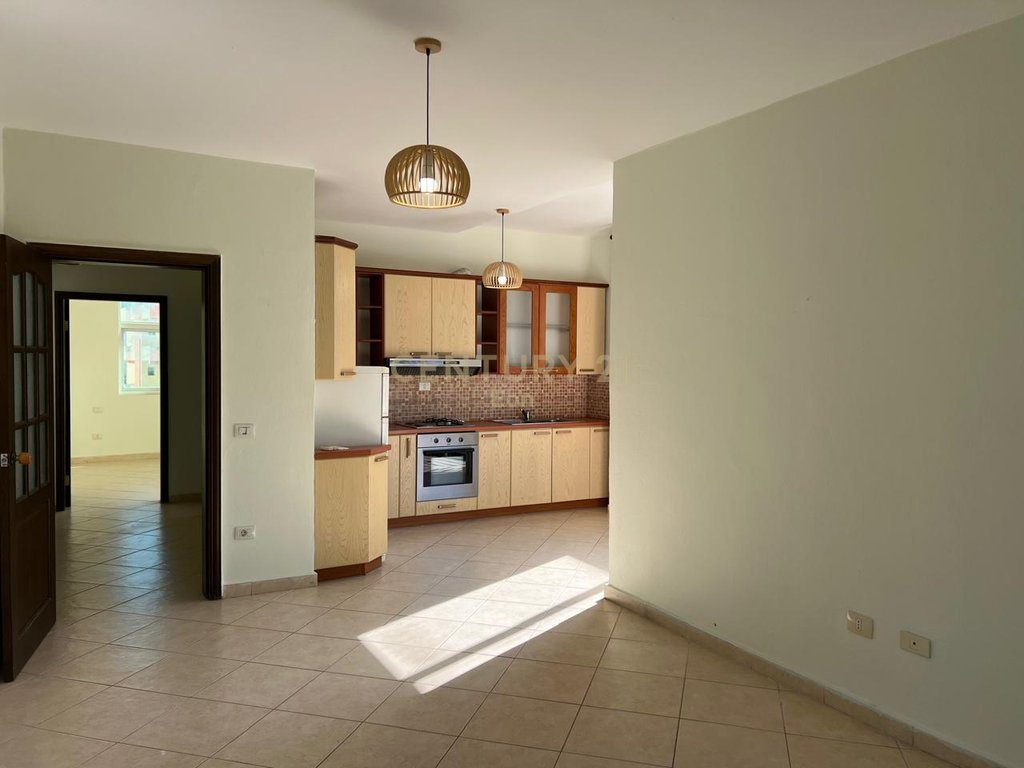 Apartament 1+1+3 ballkone Për Shitje në Golem, Durrës!!