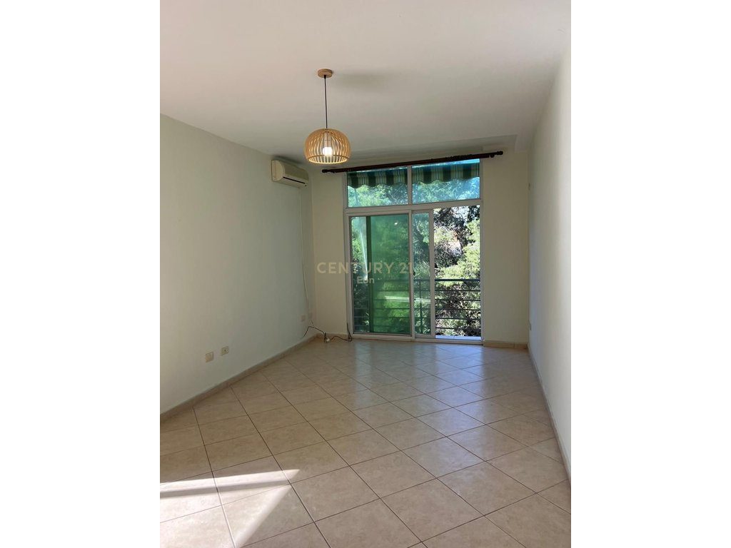 Apartament 1+1+3 ballkone Për Shitje në Golem, Durrës!!