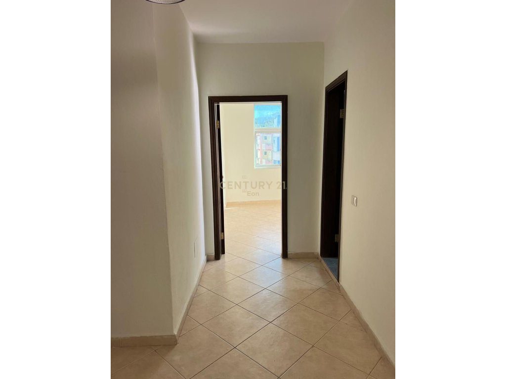 Apartament 1+1+3 ballkone Për Shitje në Golem, Durrës!!