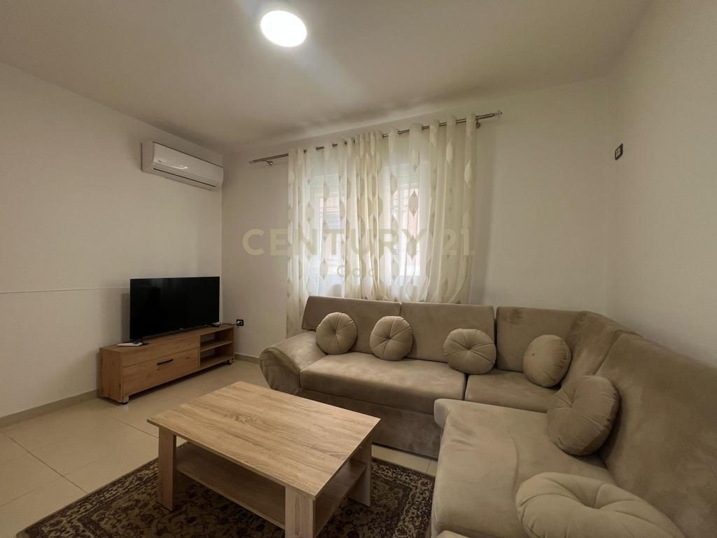 JAPIM ME QIRA APARTAMENT 1+1 RRUGA FORTUZI!