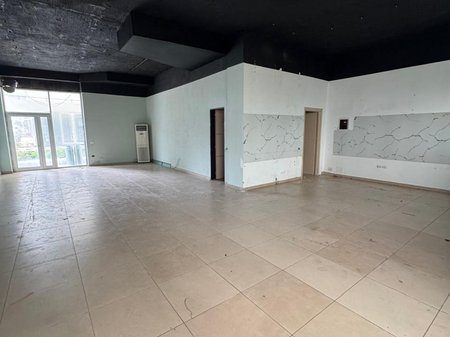 Jepen me qira ambiente biznesi në Lungomare, 45 m² secili ose 94 m² total