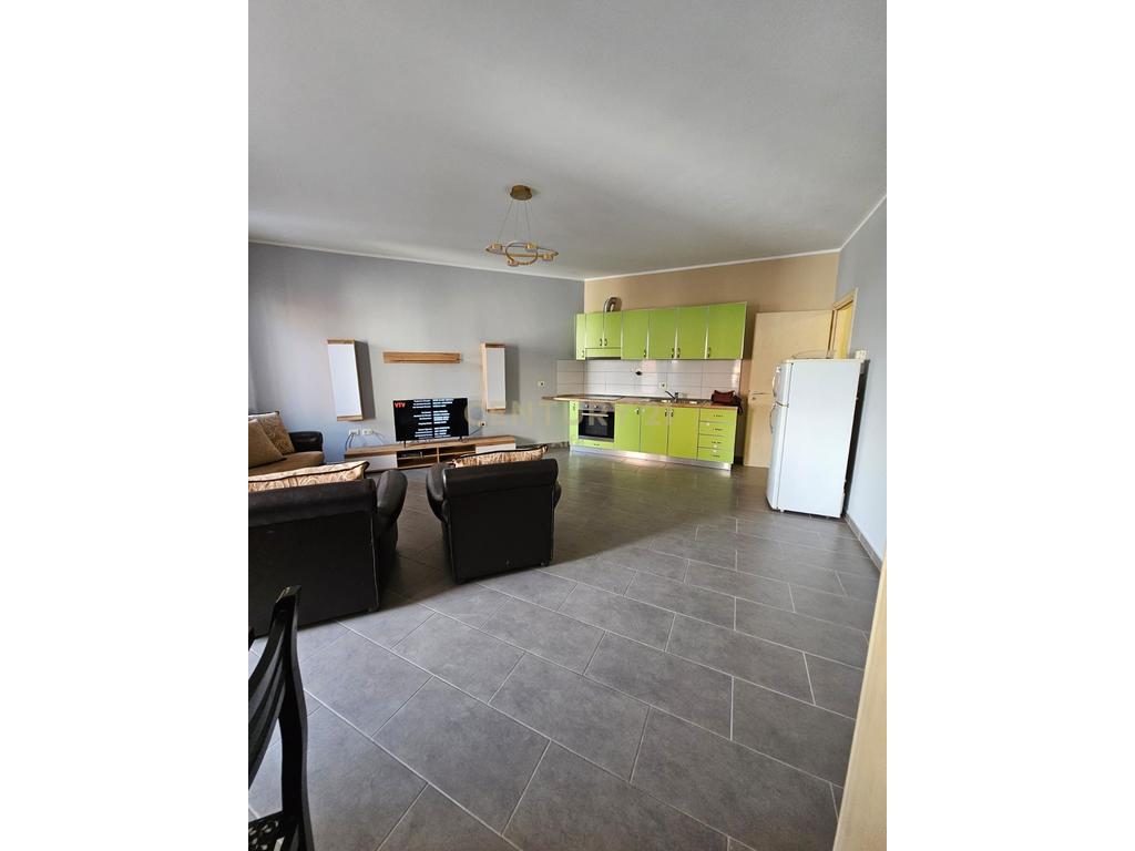Apartament 1+1 per Qira , rruga Peti