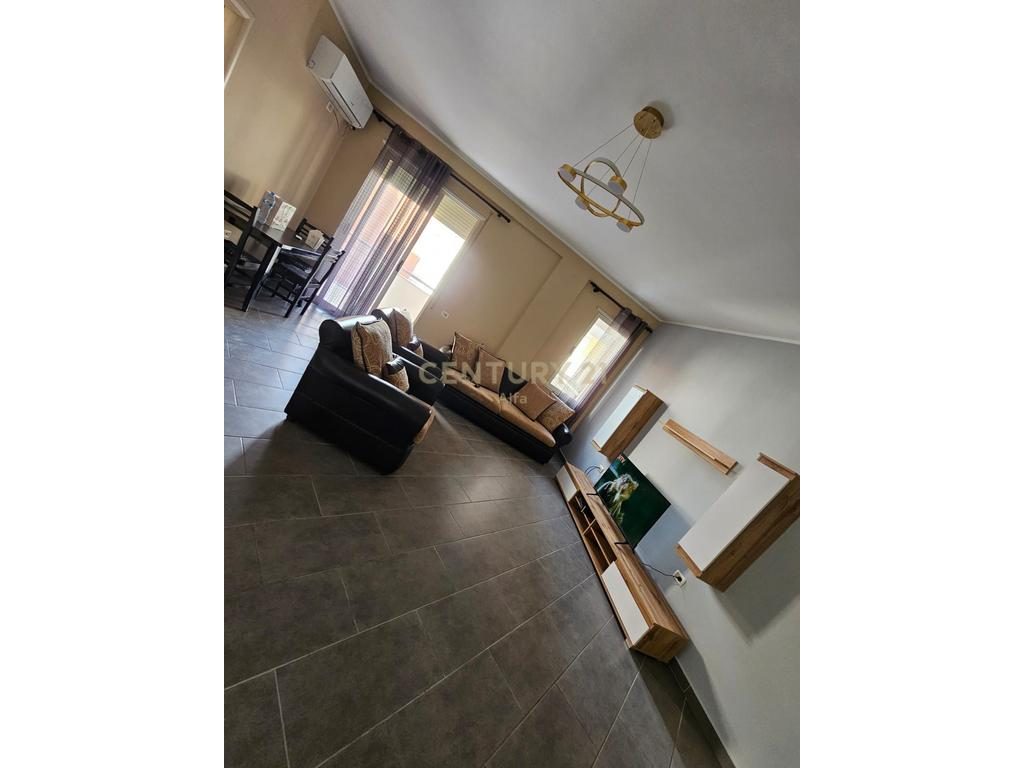 Apartament 1+1 per Qira , rruga Peti