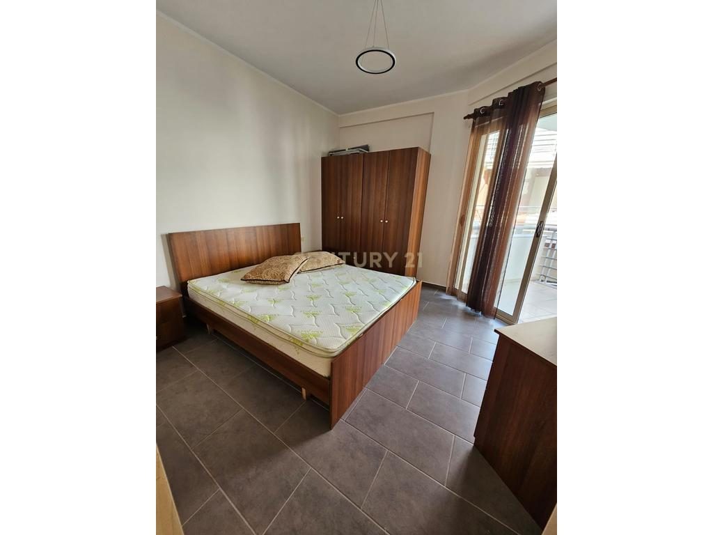 Apartament 1+1 per Qira , rruga Peti