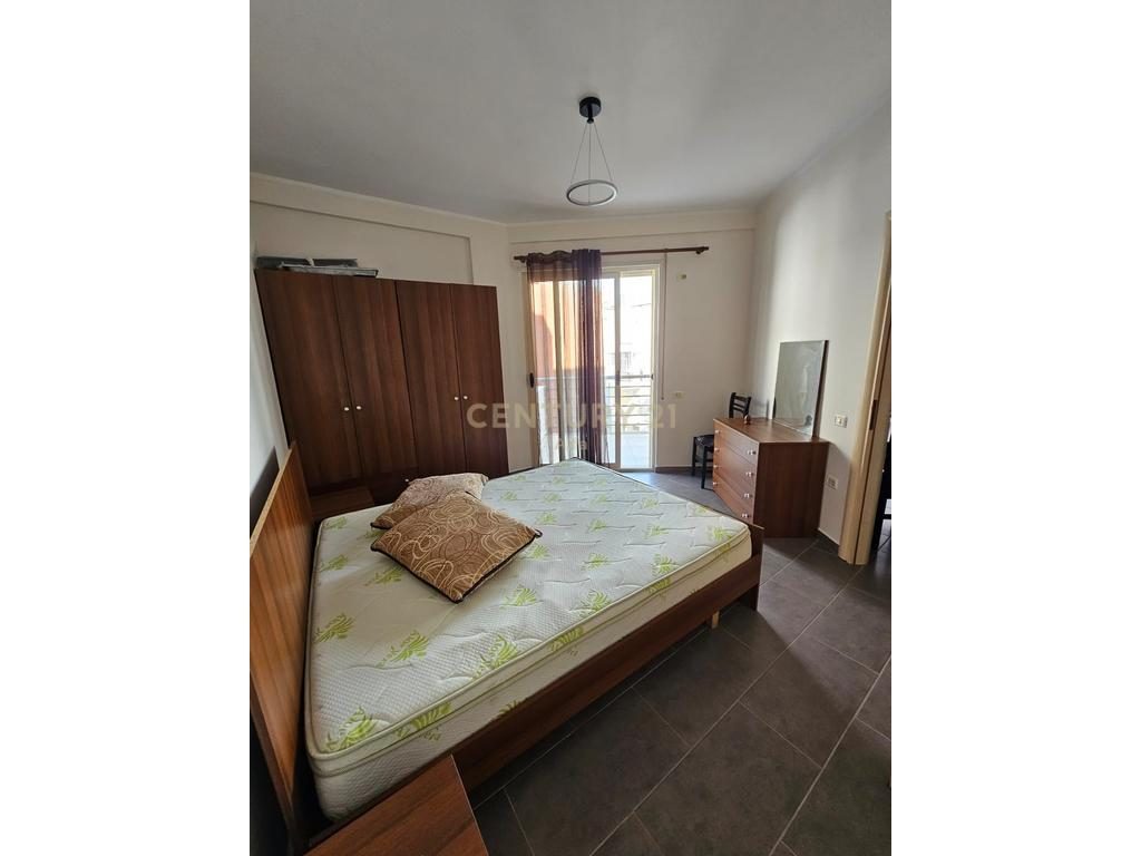 Apartament 1+1 per Qira , rruga Peti
