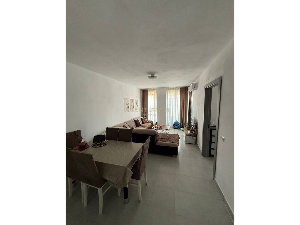 SHESIM APARTAMENT 2+1+2 NE FUND TE RRUGES 5 MAJI