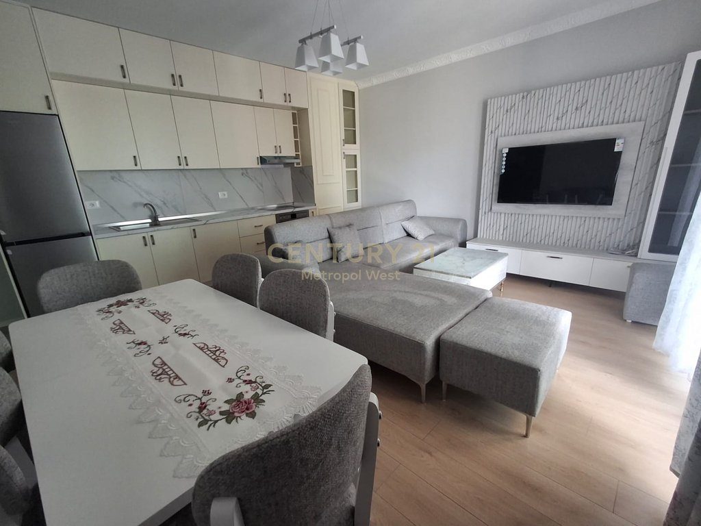 Apartament 1+1+post parkim me qira pranë Bulevardit të Ri!
