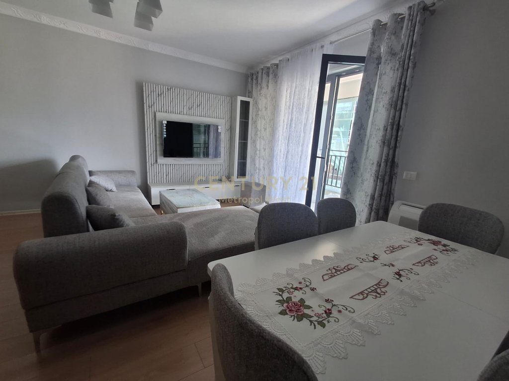 Apartament 1+1+post parkim me qira pranë Bulevardit të Ri!