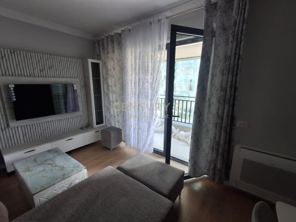 Apartament 1+1+post parkim me qira pranë Bulevardit të Ri!