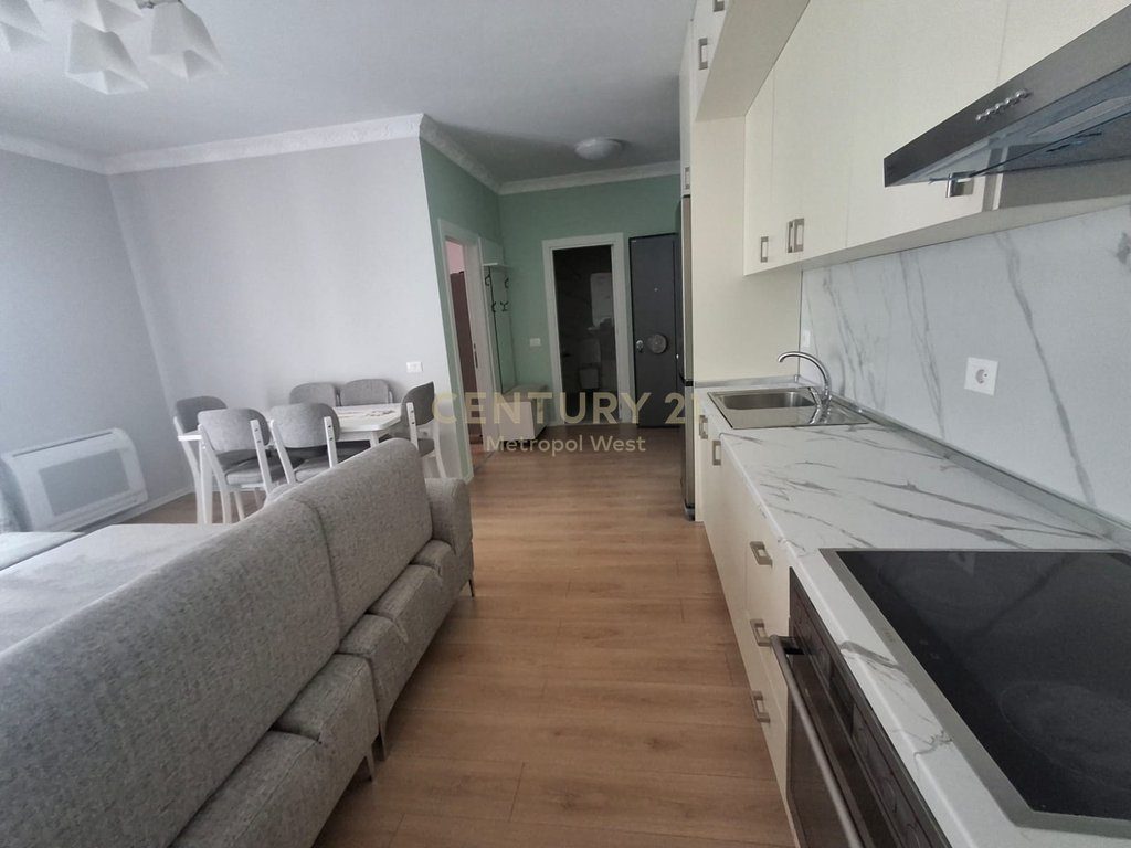 Apartament 1+1+post parkim me qira pranë Bulevardit të Ri!
