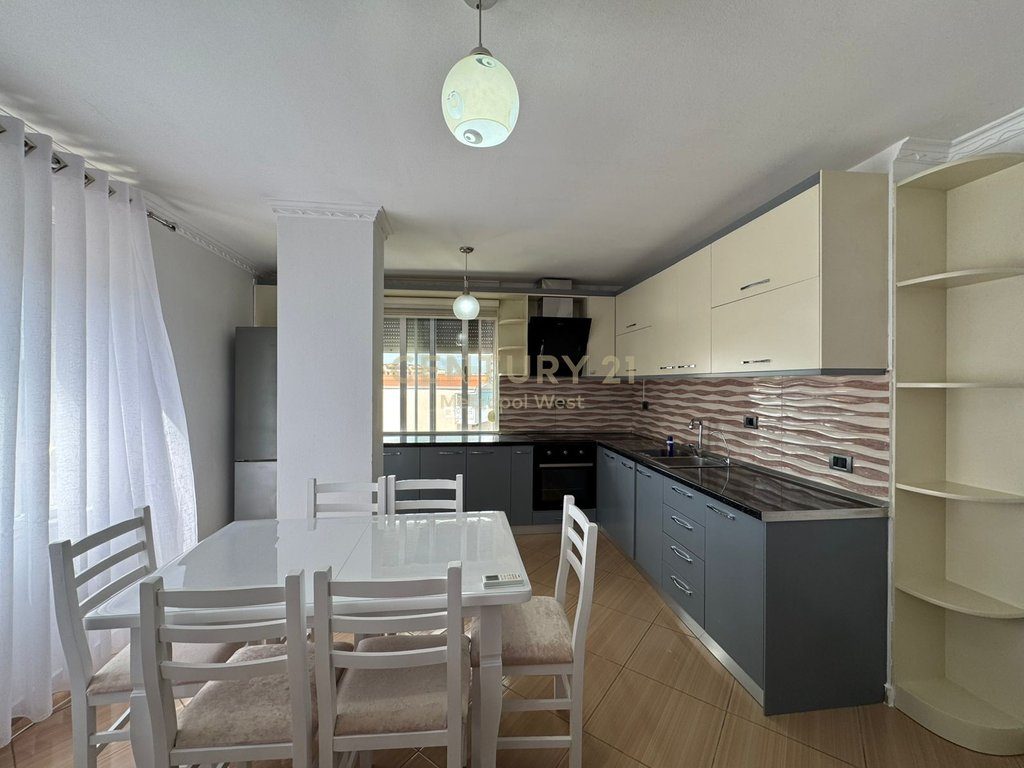 Apartament 2+1+2 me qira pranë Spitalit Ushtarak