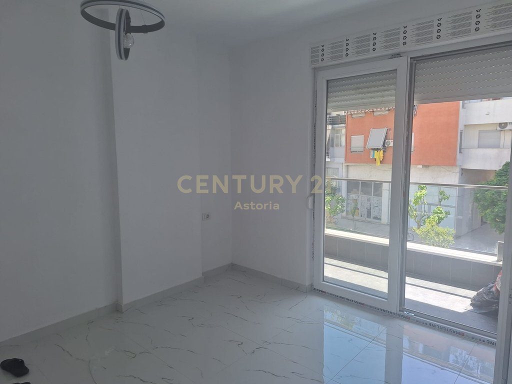 JEPET  ME QIRA APARTAMENT 1+1 I SAPOPERFUNDUAR PRANE KOLEGJIT TURK