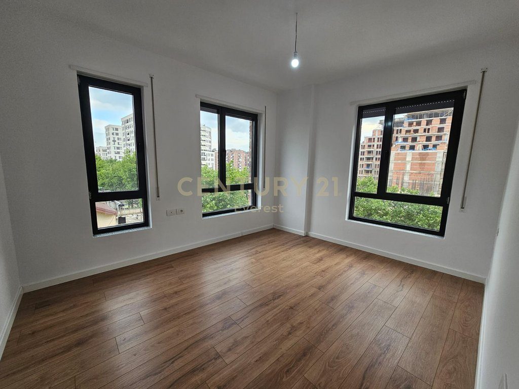 5-MAJI, JAPIM ME QIRA APARTAMENT TE PERSHTATSHEM PER KLINIKE