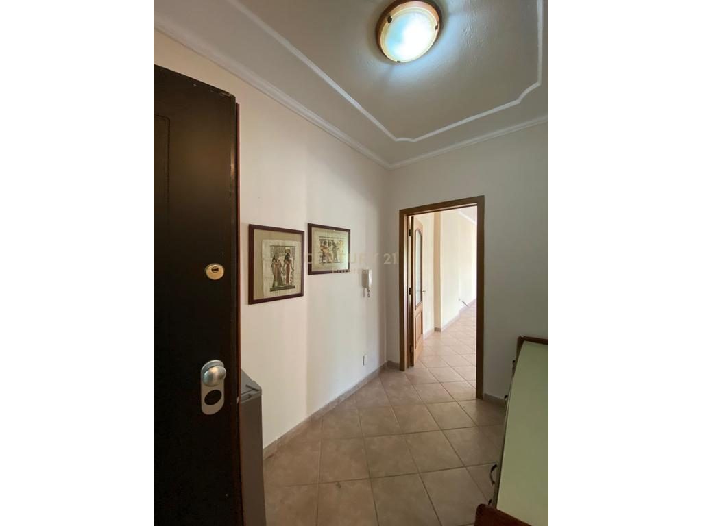Jepet zyre me qera tek ish ekspozita