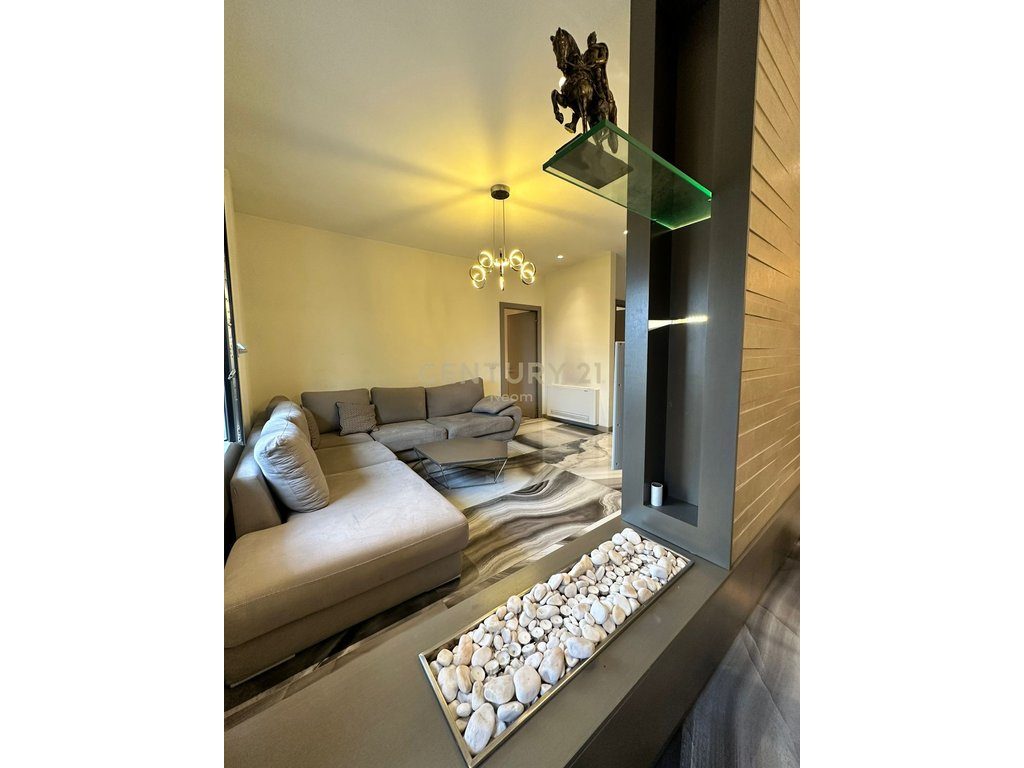 Jepet me qira apartament luksoz 1+1 tek Ring Center – Tiranë