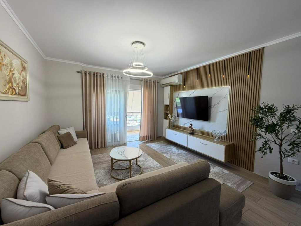 SARANDE, SHESIM APARTAMENT 2+1+2 ME PAMJE NGA DETI