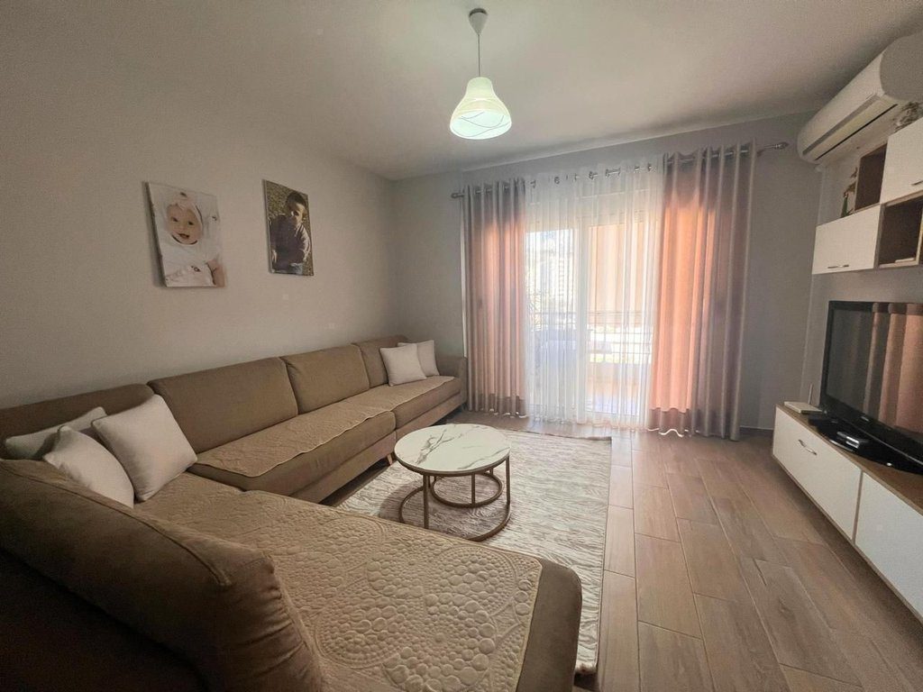 SARANDE, SHESIM APARTAMENT 2+1+2 ME PAMJE NGA DETI