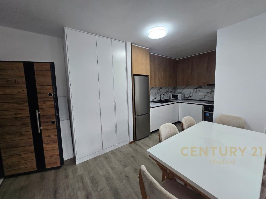 APARTAMENT ME QIRA 2+1+2T NE ZONEN E 5 MAJIT
