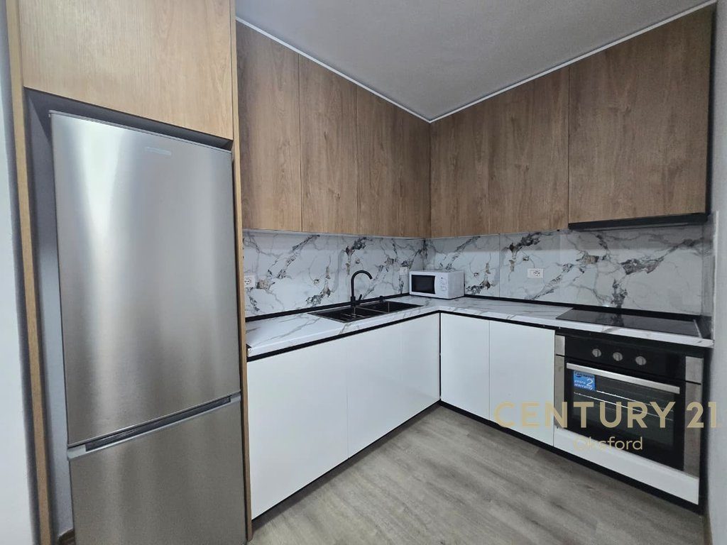 APARTAMENT ME QIRA 2+1+2T NE ZONEN E 5 MAJIT