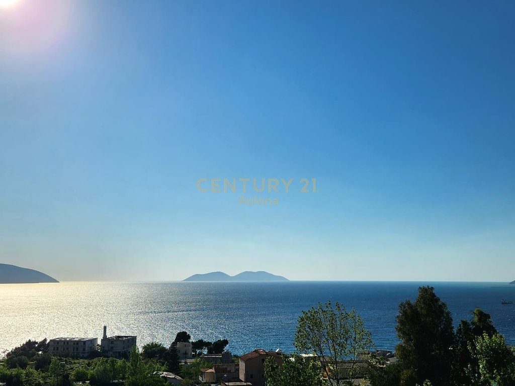 Ndërtesë me Pamje nga Deti në Shitje në Vlorë