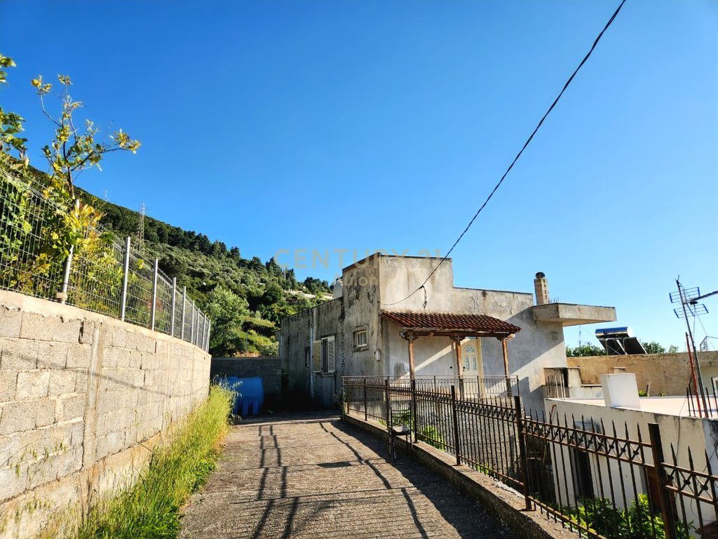 Ndërtesë me Pamje nga Deti në Shitje në Vlorë