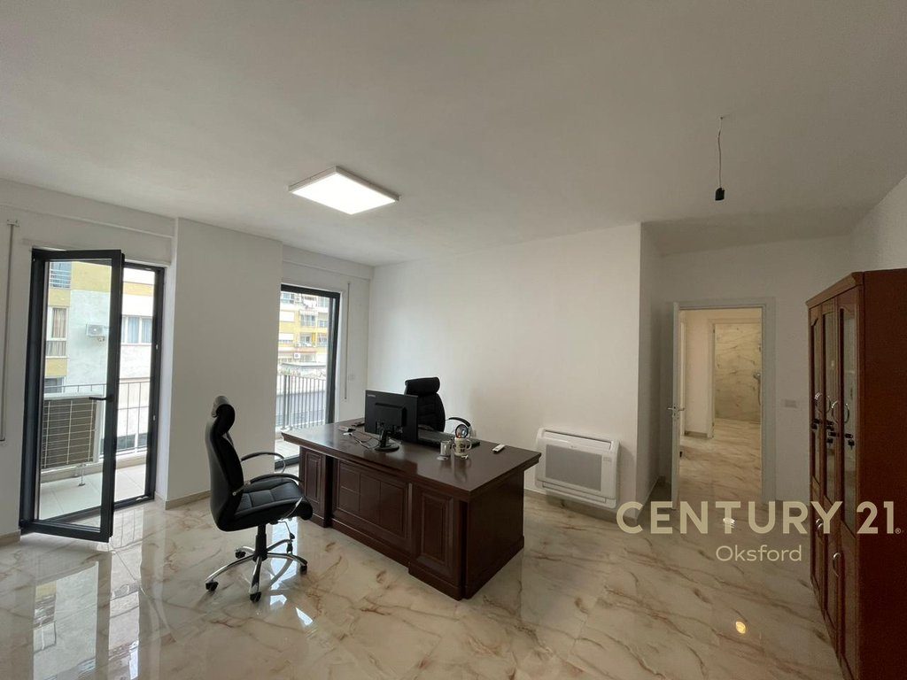 JEPET ME QIRA APARTAMENT PER ZYRA 3+1 TE STACIONI I TRENIT