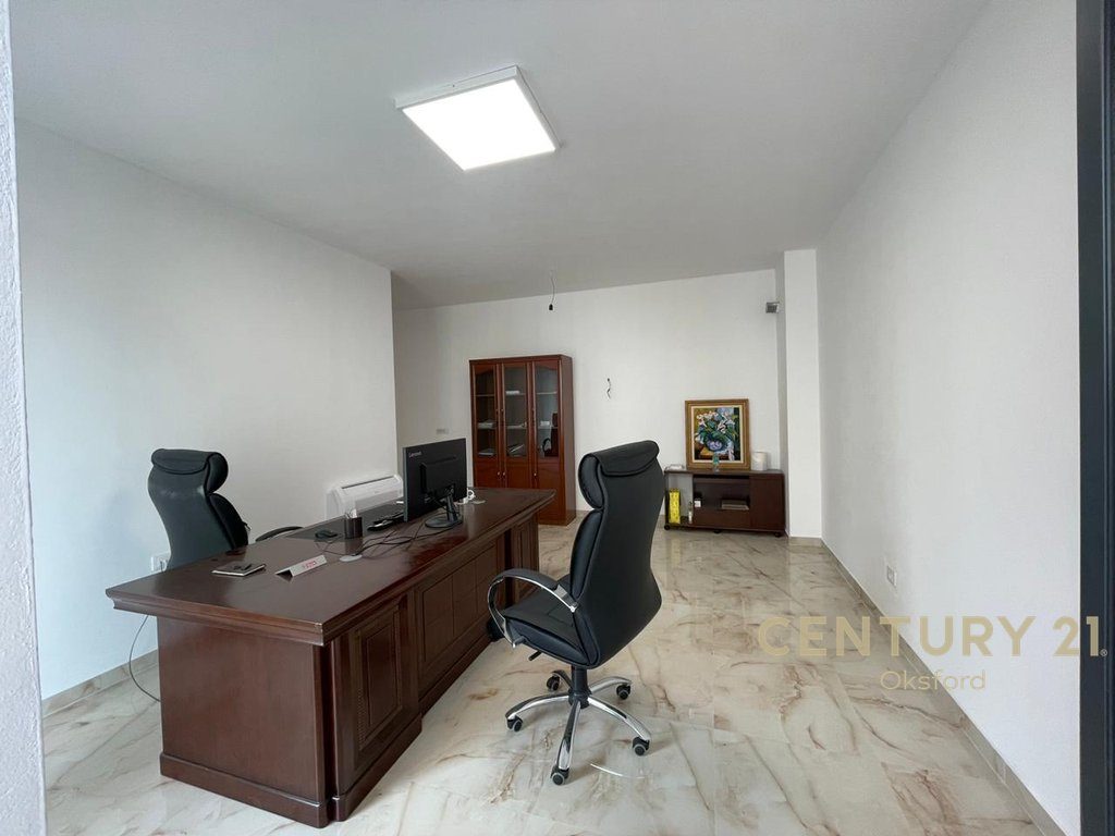 JEPET ME QIRA APARTAMENT PER ZYRA 3+1 TE STACIONI I TRENIT