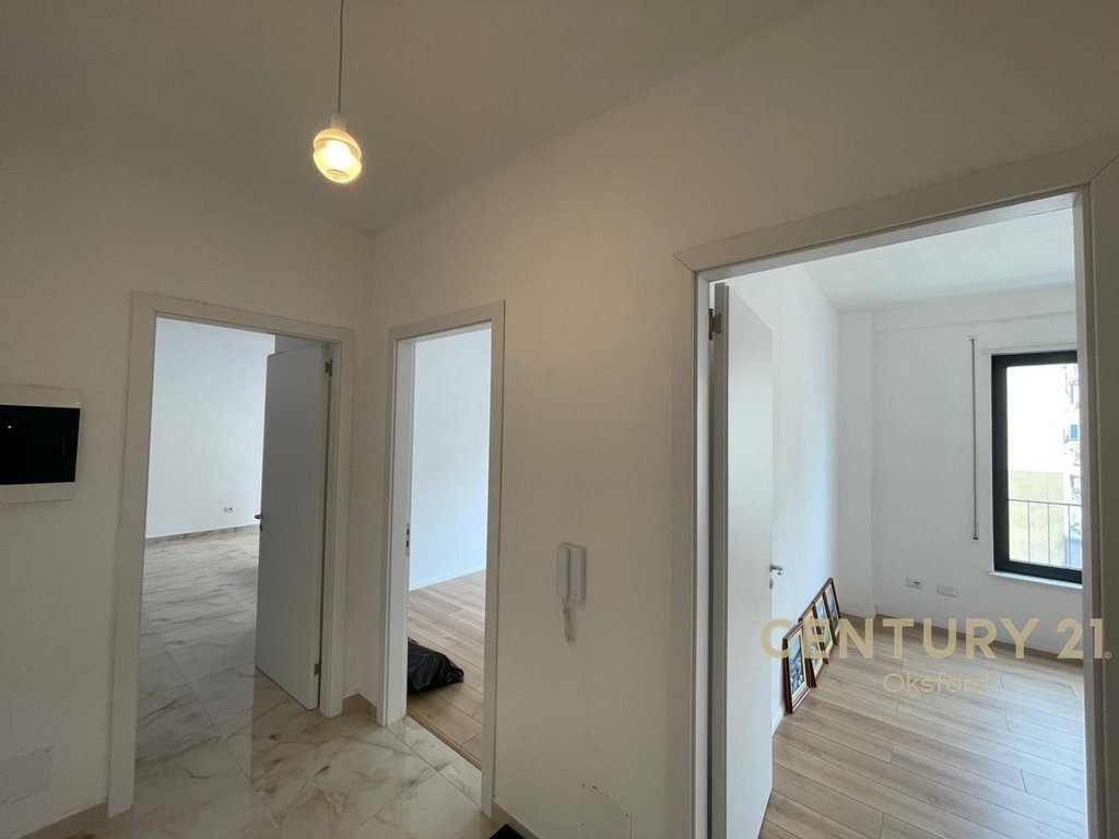 JEPET ME QIRA APARTAMENT PER ZYRA 3+1 TE STACIONI I TRENIT