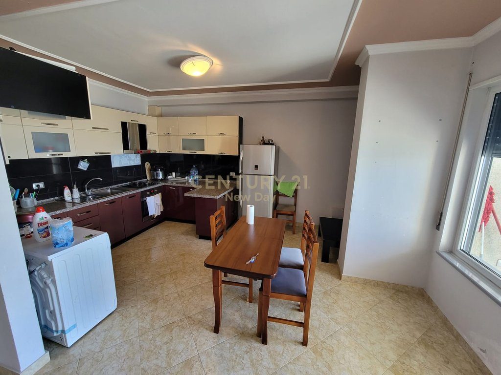 Shitet Apartament 2+1 me pamje Deti ne Currila  330,000€ | 110 m²