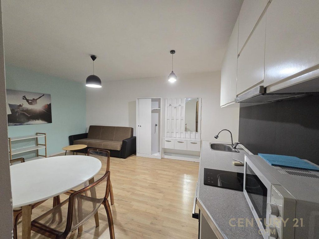 APARTAMENT 1+1 ME QERA PRANE BAR MEDUZA