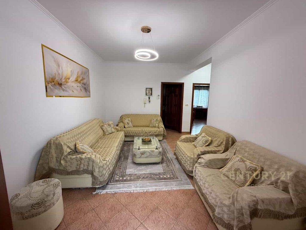 Jepet me qira apartament 2+1+2 në zonën e Pallatit me Shigjeta, pranë Tregut të Ri!
