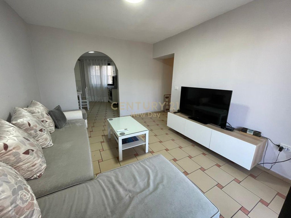 JEPET ME QIRA APARTAMENT 1+1 TEK STACIONI I TRENIT!