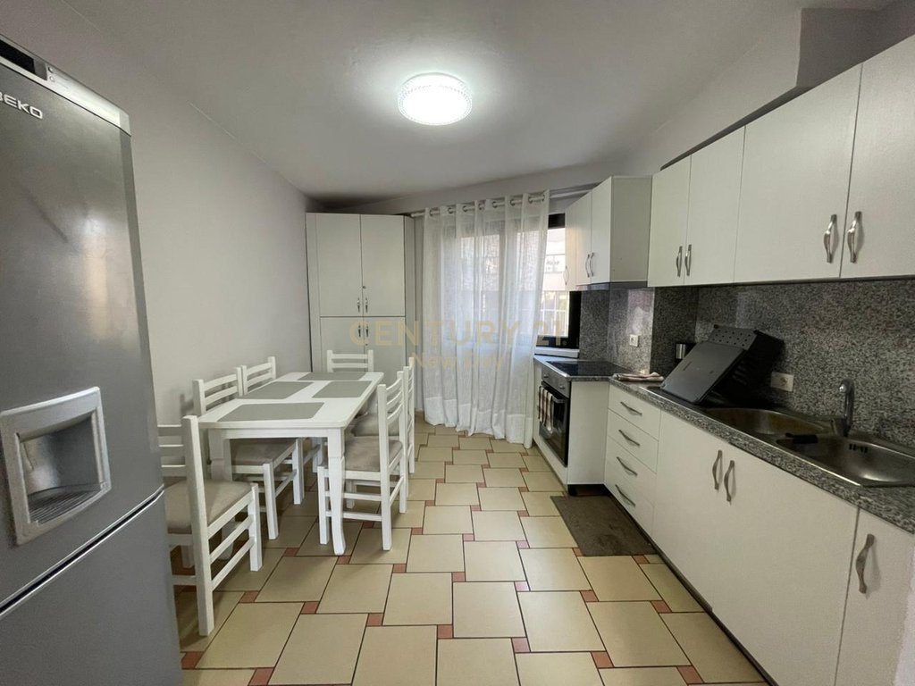 JEPET ME QIRA APARTAMENT 1+1 TEK STACIONI I TRENIT!