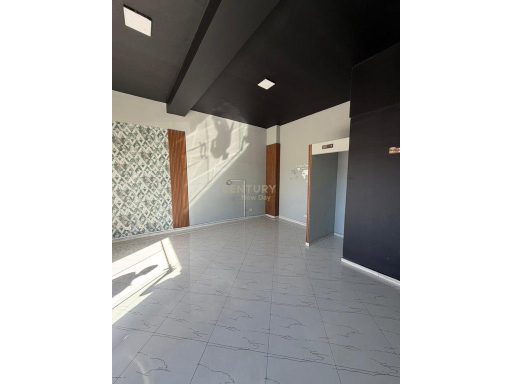 Ambient Komercial 1+1 Me Qira në Plazh, Durrës - 500€ | 91.2 m²