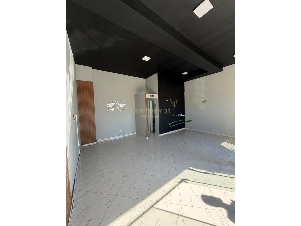 Ambient Komercial 1+1 Me Qira në Plazh, Durrës - 500€ | 91.2 m²