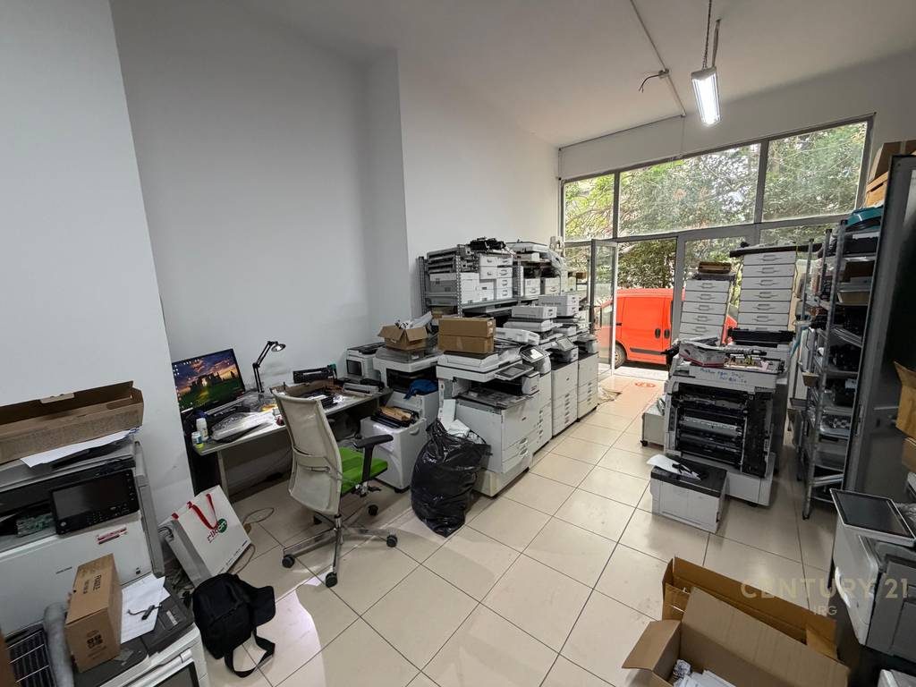 Ambient me Qira – Rruga "Zonja Curre", Pranë Klinikës Glozheni