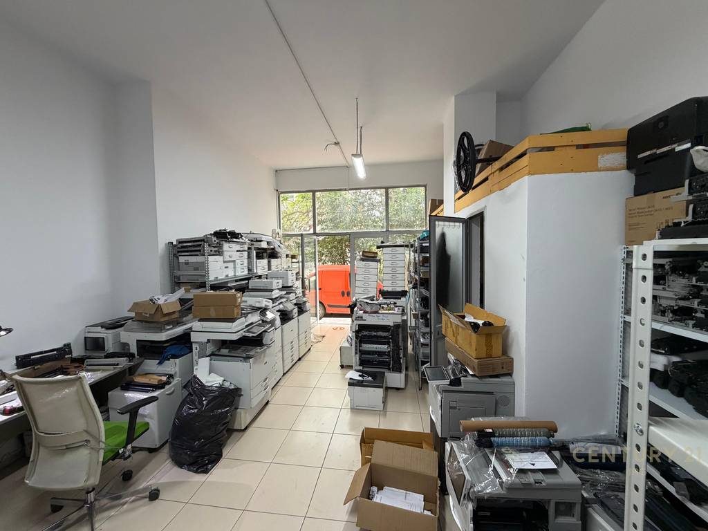 Ambient me Qira – Rruga "Zonja Curre", Pranë Klinikës Glozheni