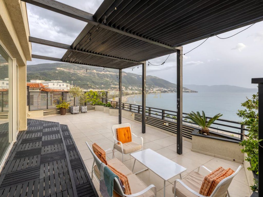 Penthouse Ekskluziv me Pamje Panoramike nga Deti në Lungomare 1, Vlorë