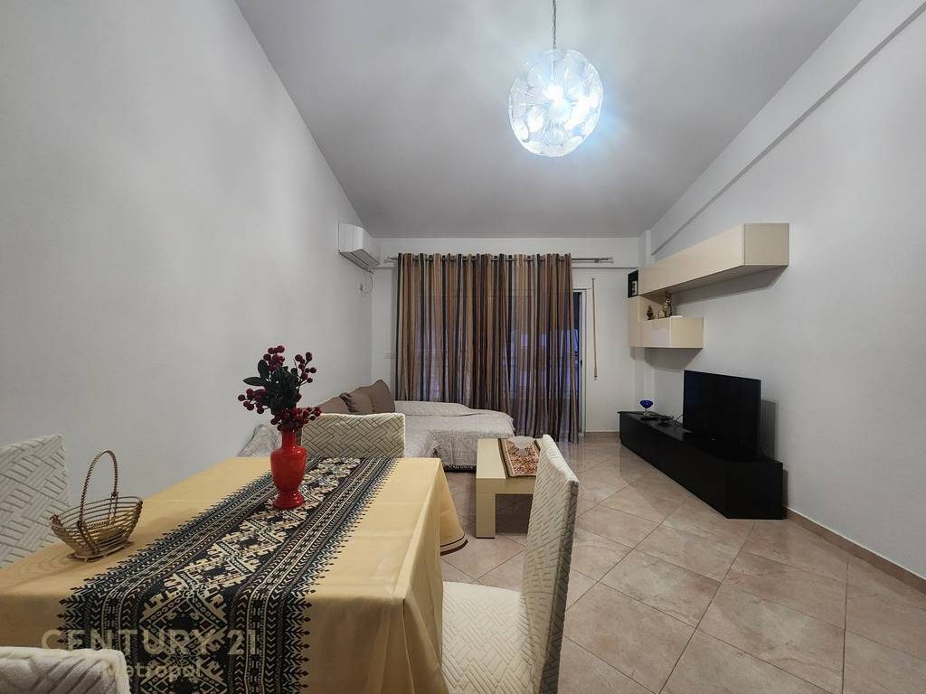 Jepet me qera apartament 1+1 ne Fresk!