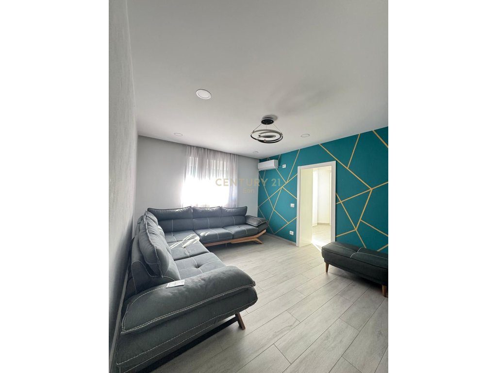 Apartament 3+2 per Shitje tek Stadiumi, Durrës !