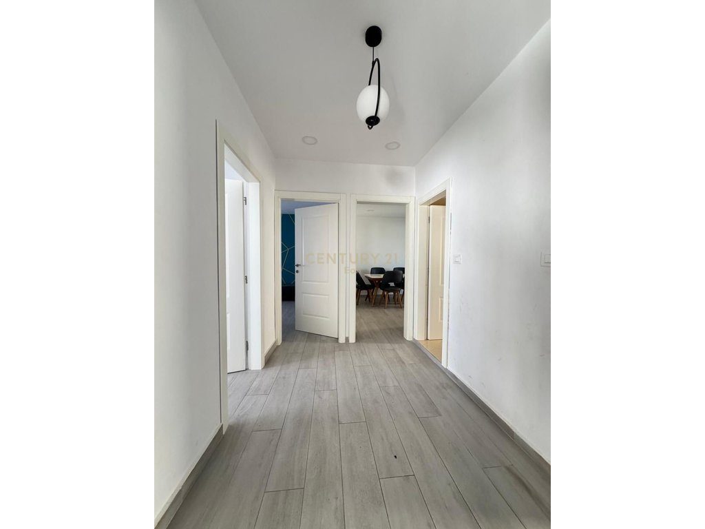 Apartament 3+2 per Shitje tek Stadiumi, Durrës !