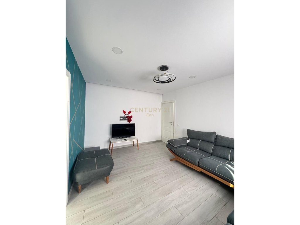 Apartament 3+2 per Shitje tek Stadiumi, Durrës !