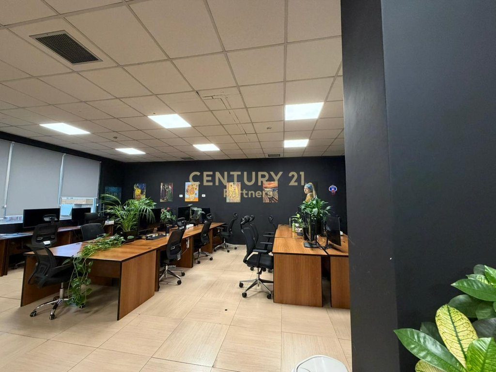JAPIM AMBIENT PER ZYRA ME QIRA + 2 POSTE PARKINGUT PERBALLE DELIJORGJIT!