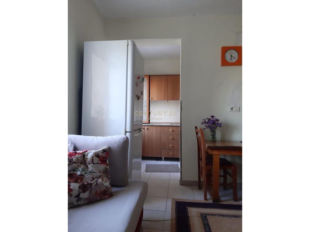 JEPET ME QIRA APARTAMENT 1+1 TEK POLIGRAFIKU NE SHKOZE!