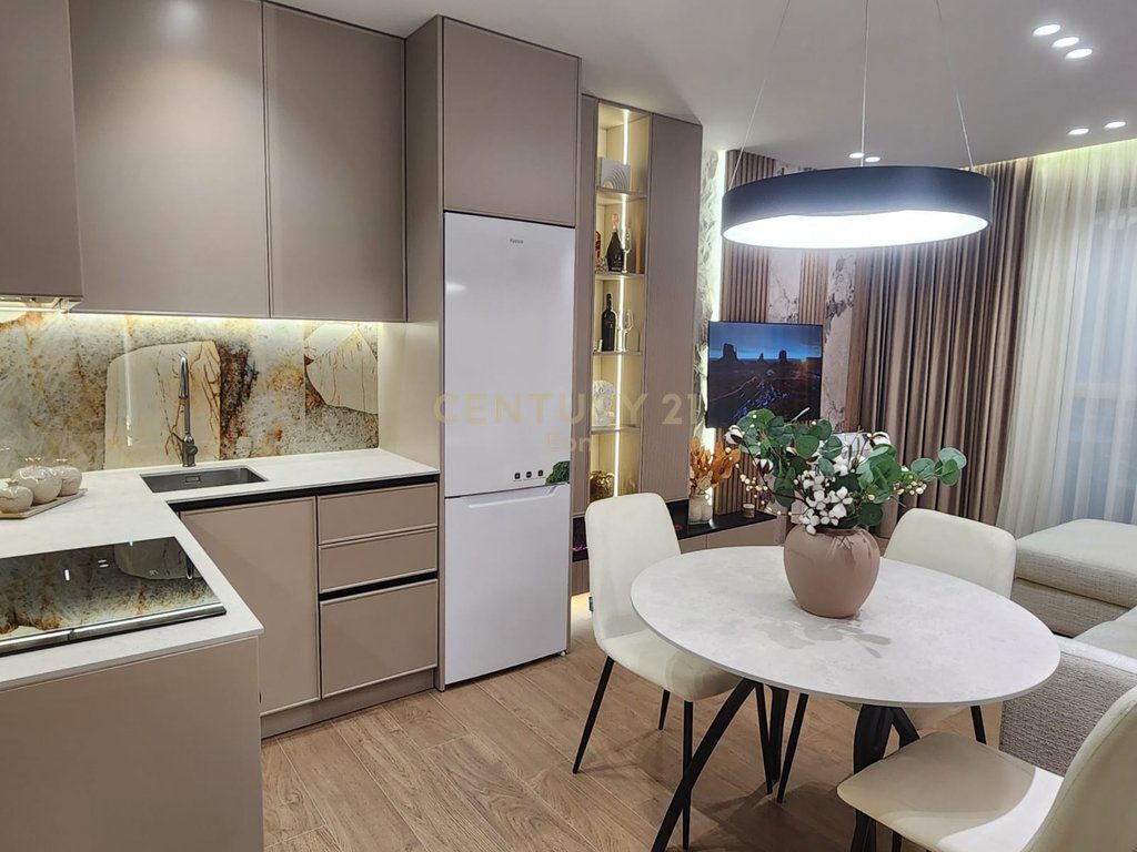 Shitet Apartament 2+1 ne zonen e Plazh me Pamje Deti, Durres!
