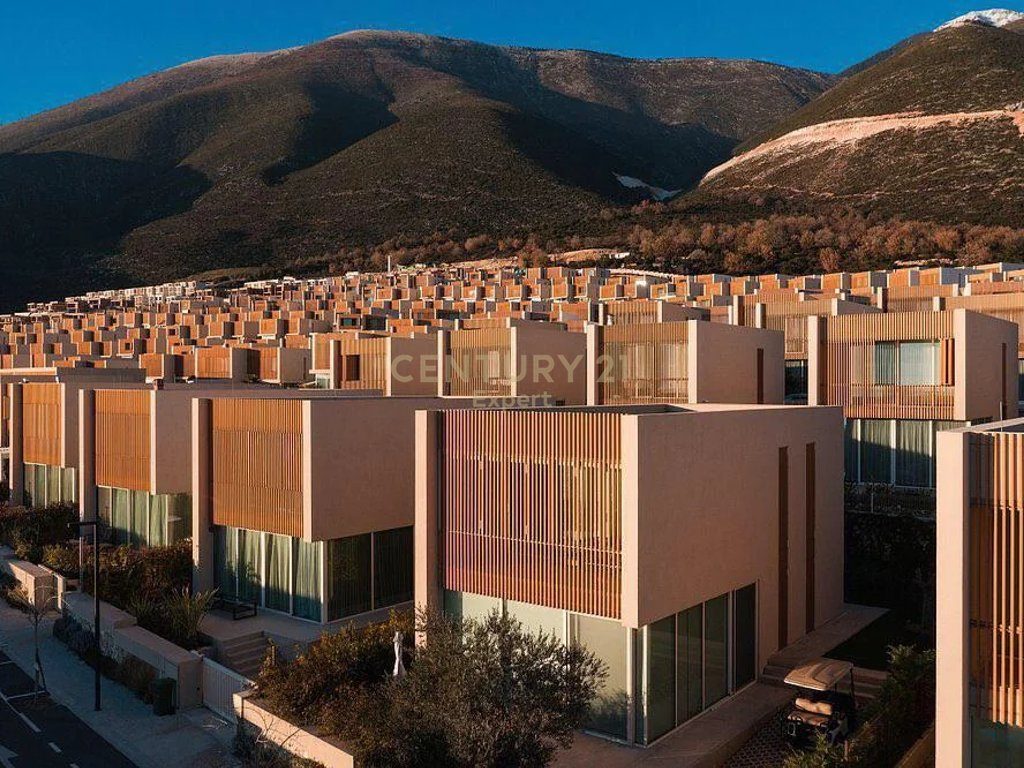 Apartament 2+1 me oborr privat dhe pamje deti në Green Coast 1, Palasë